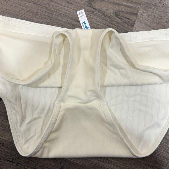 LA VIE EN ROSE bikini set - Picture 8 of 8